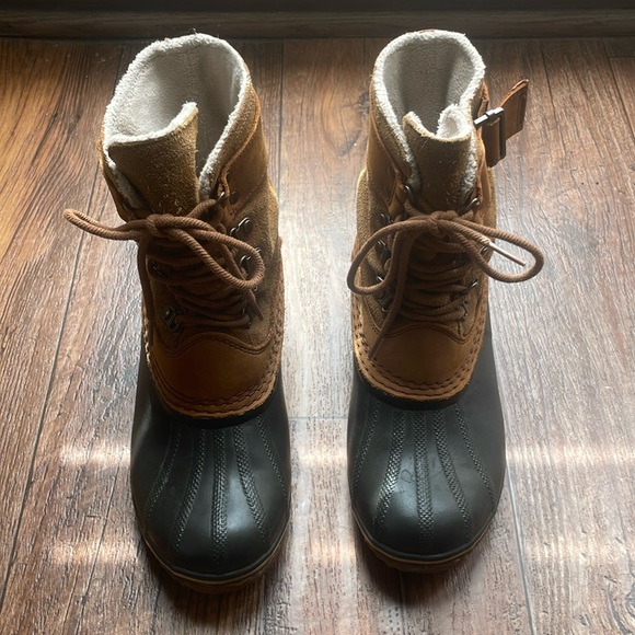 Sorel Winter Fancy Lace II Winter Boot
. Used in very good condition. Size 8.5 - Picture 1 of 11